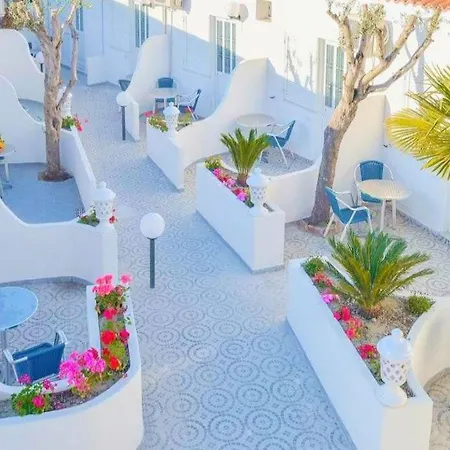 Junior Village 3*