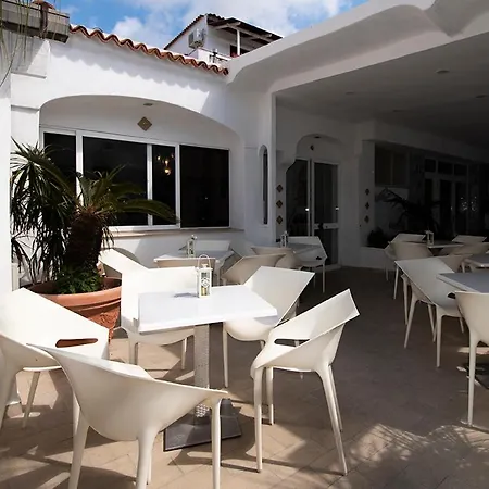 فندق Junior Village